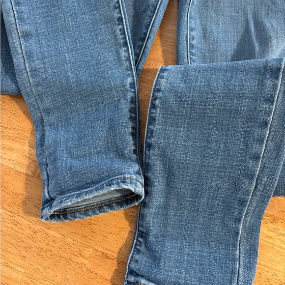 Levi’s 711 Mid-Rise Skinny Distressed Jeans. Size 26 - Picture 7 of 8